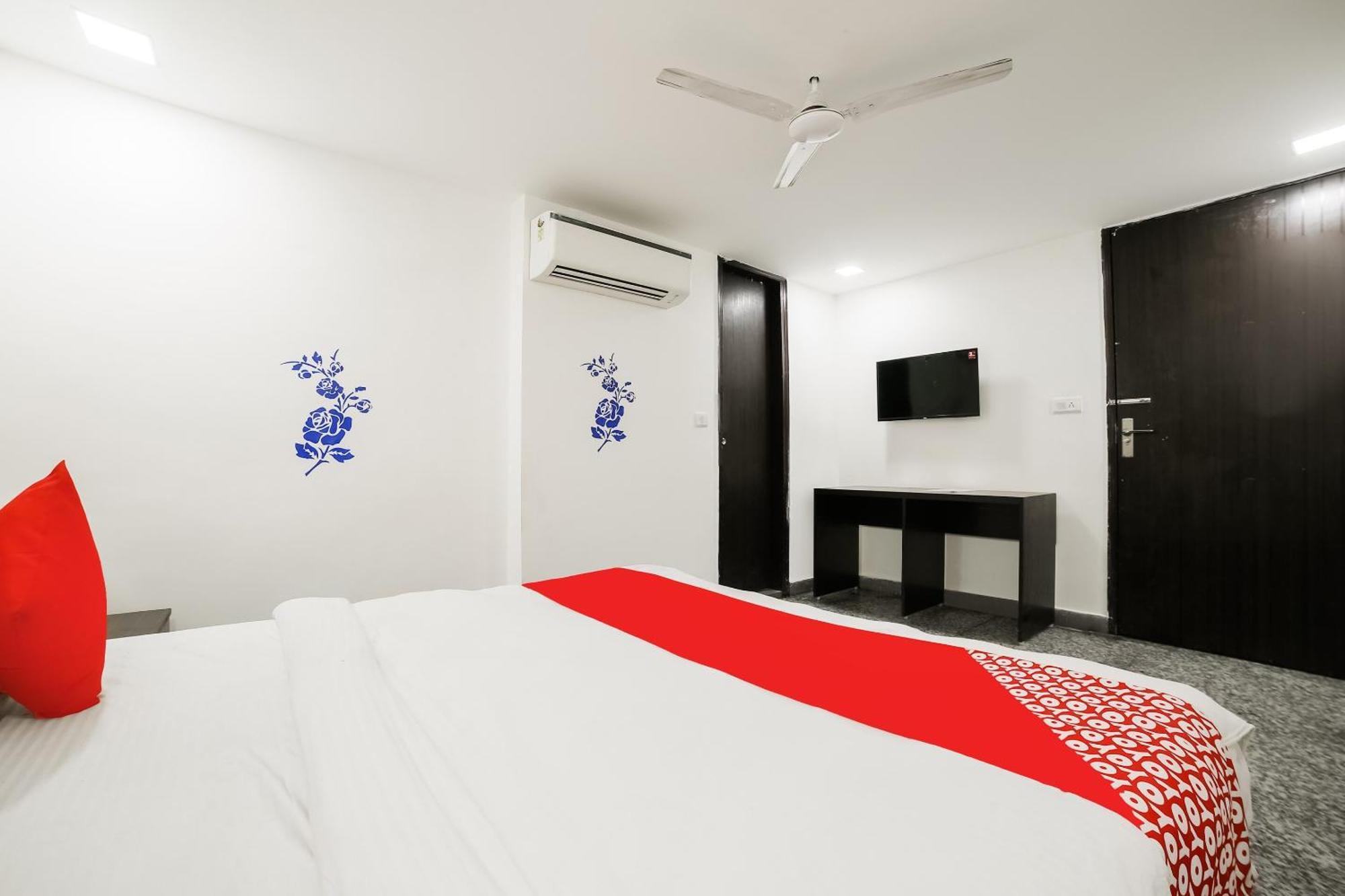 My Comfortable Hotel Új-Delhi Kültér fotó