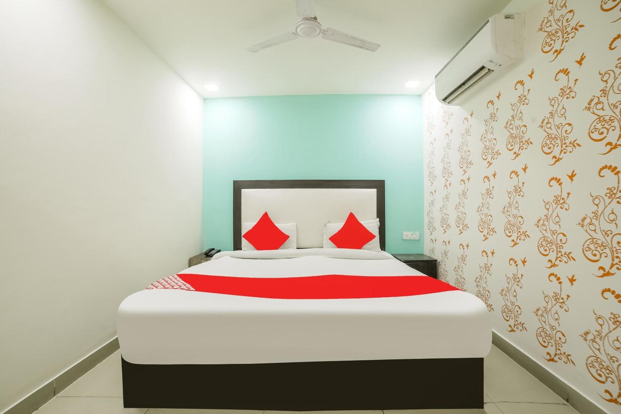 My Comfortable Hotel Új-Delhi Kültér fotó