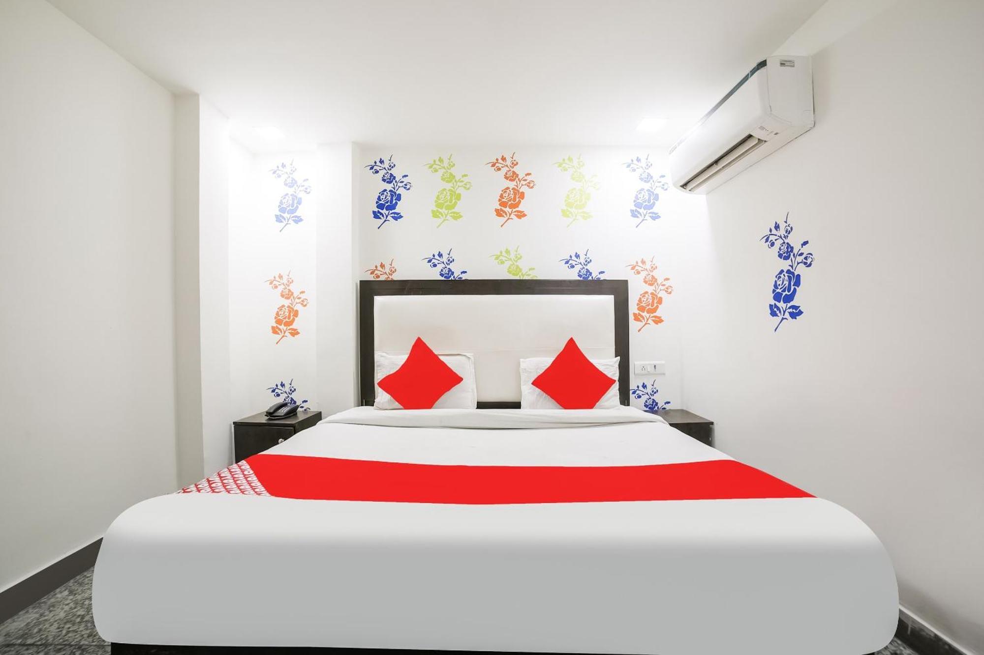 My Comfortable Hotel Új-Delhi Kültér fotó