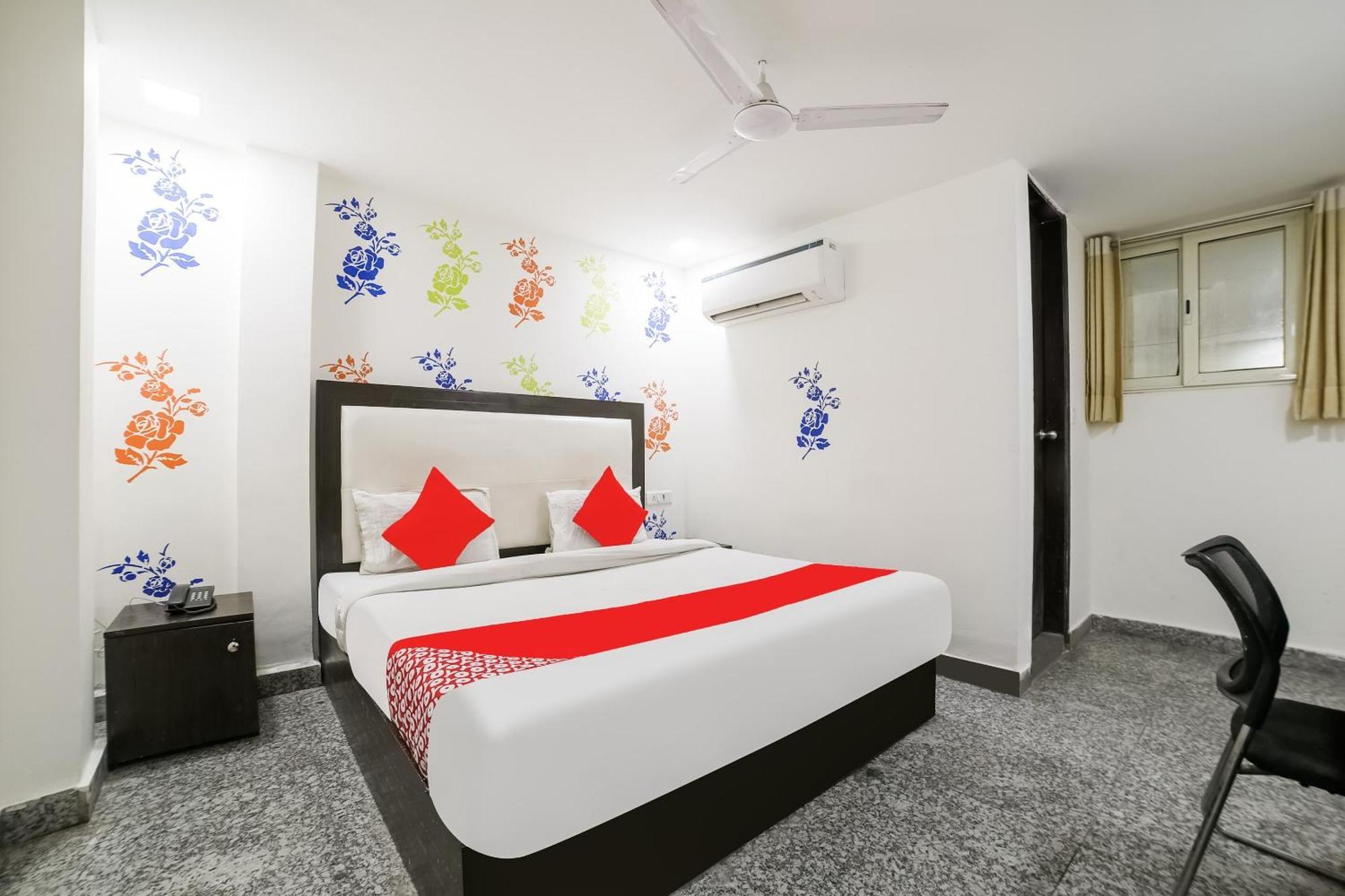 My Comfortable Hotel Új-Delhi Kültér fotó
