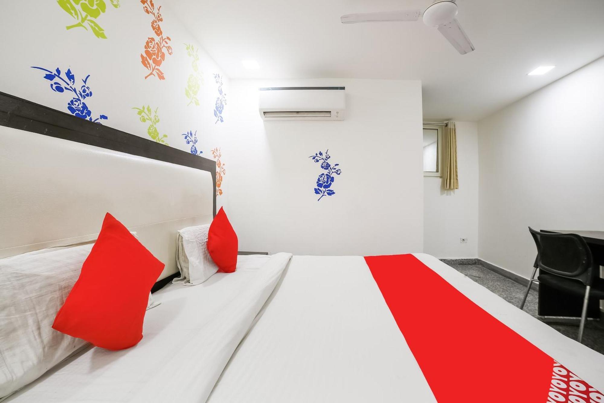 My Comfortable Hotel Új-Delhi Kültér fotó