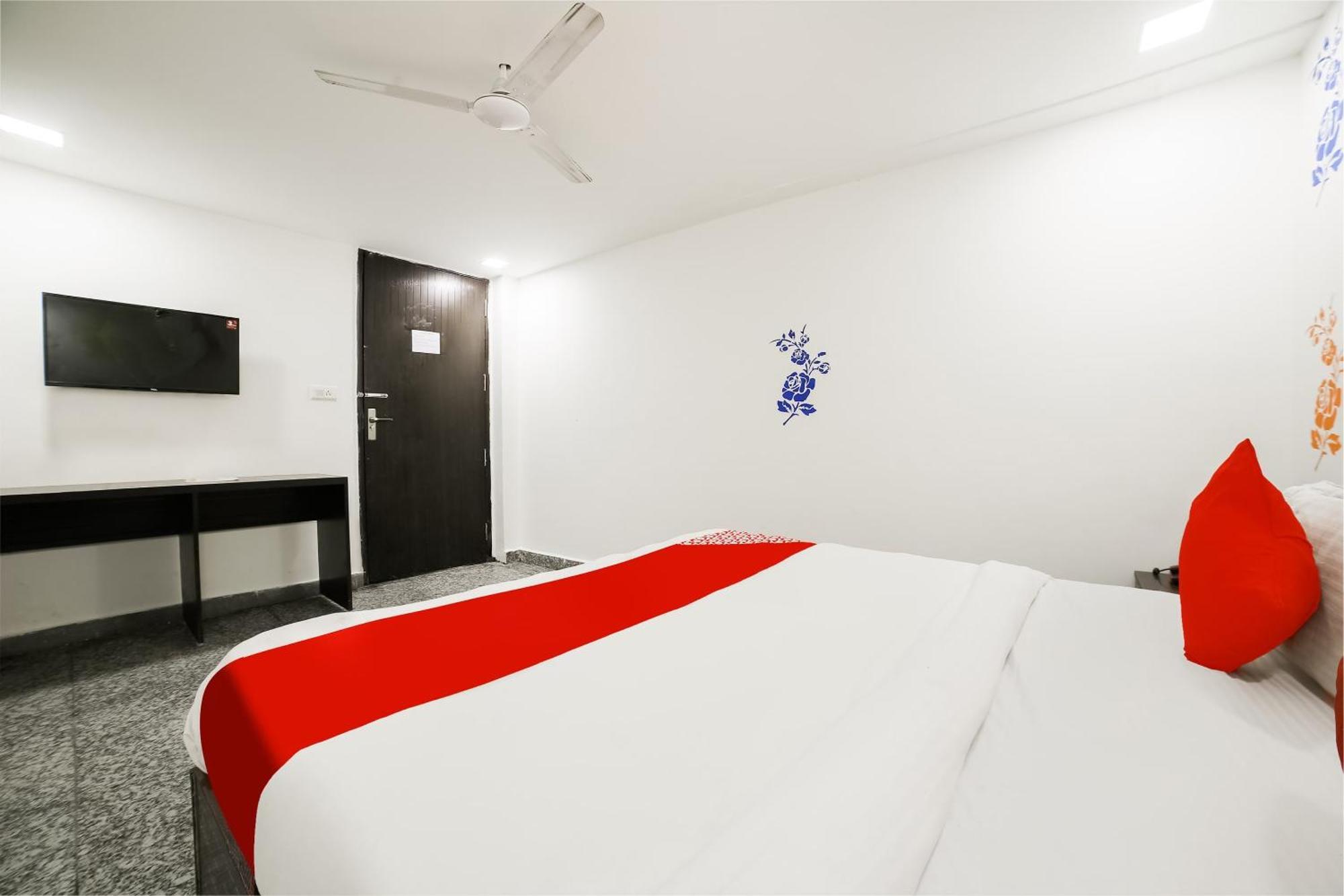 My Comfortable Hotel Új-Delhi Kültér fotó